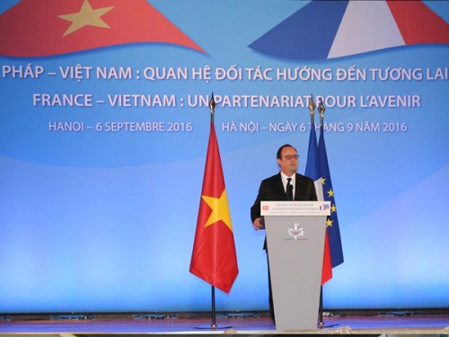 Tổng thống Hollande: mong người Việt sang Pháp học nhiều hơn